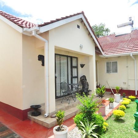 Kwampofu Guest House Harare Buitenkant foto