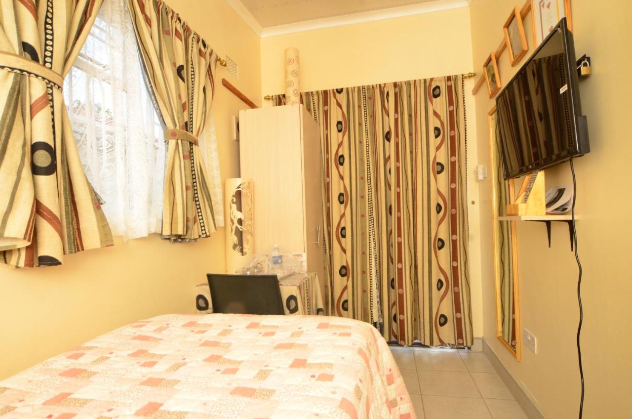 Kwampofu Guest House Harare Buitenkant foto