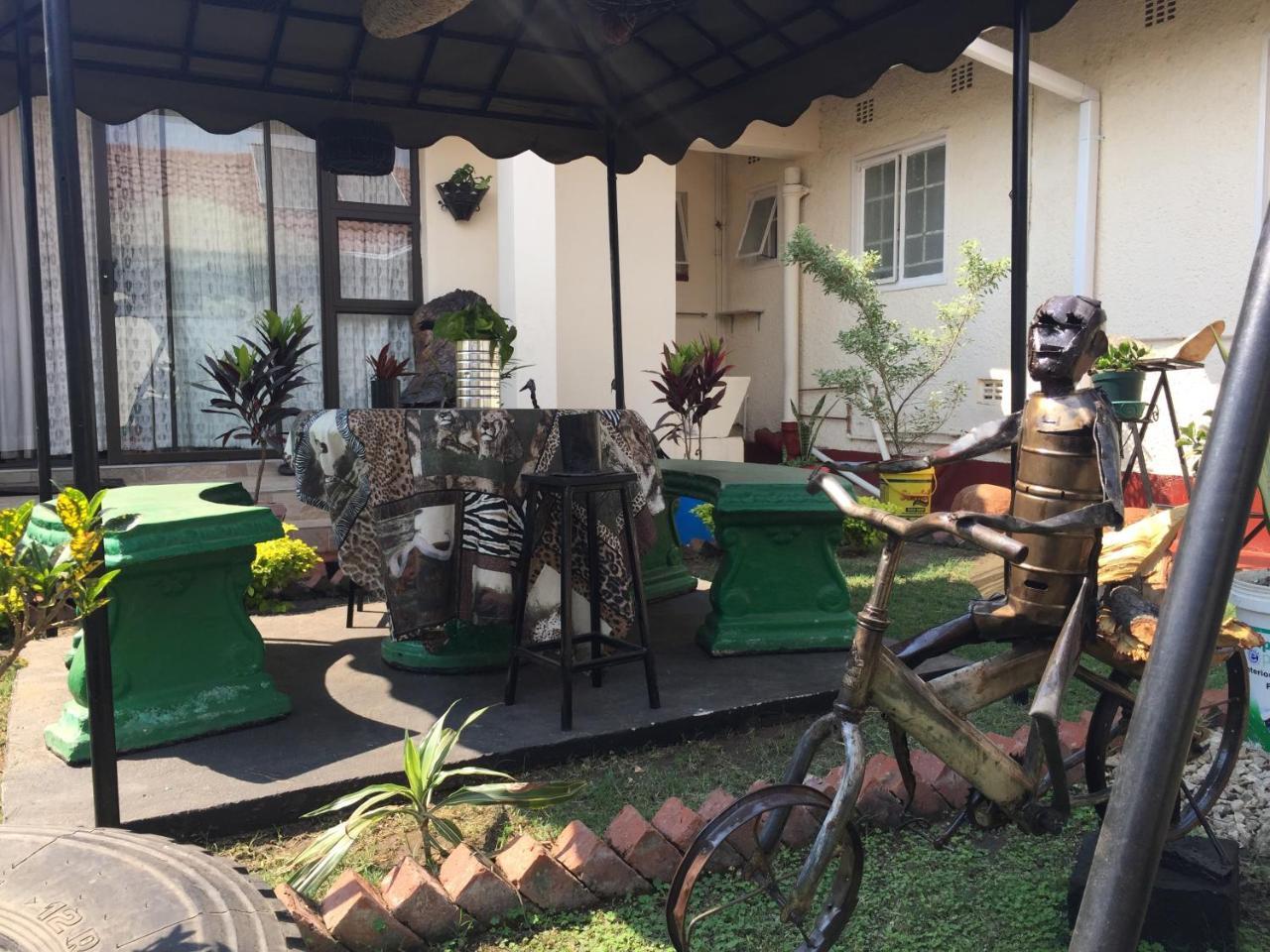 Kwampofu Guest House Harare Buitenkant foto
